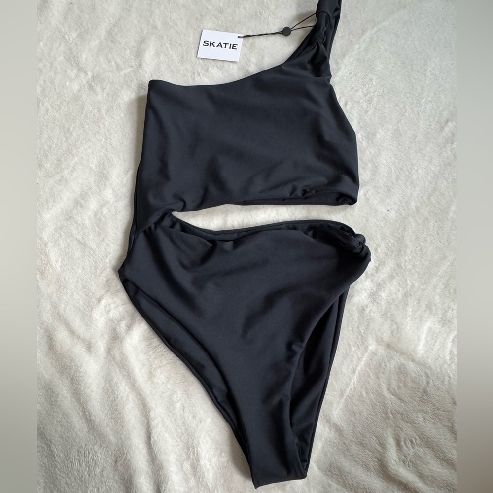 Skatie Elegant Black Asymmetrical Swimsuit